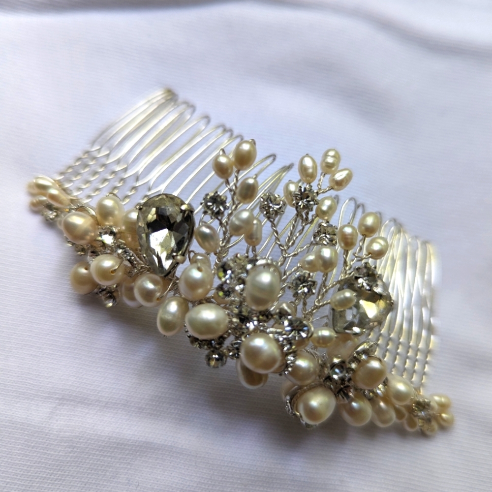 Bridal floral comb with pearls